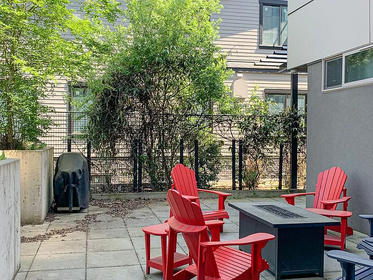 2400 E Boston St — Photo 12