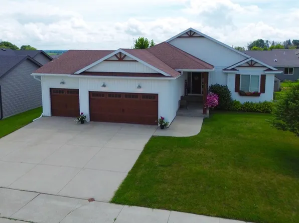 893 Towne Dr NE, Byron, MN 55920