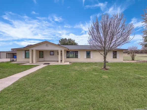 113 Twin Oaks, La Vernia, TX 78121