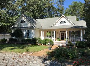 114 Riverboat Ln W, Hartfield, VA 23071