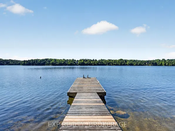 332 Hillcrest Ln, South Frontenac, ON K0H 1T0