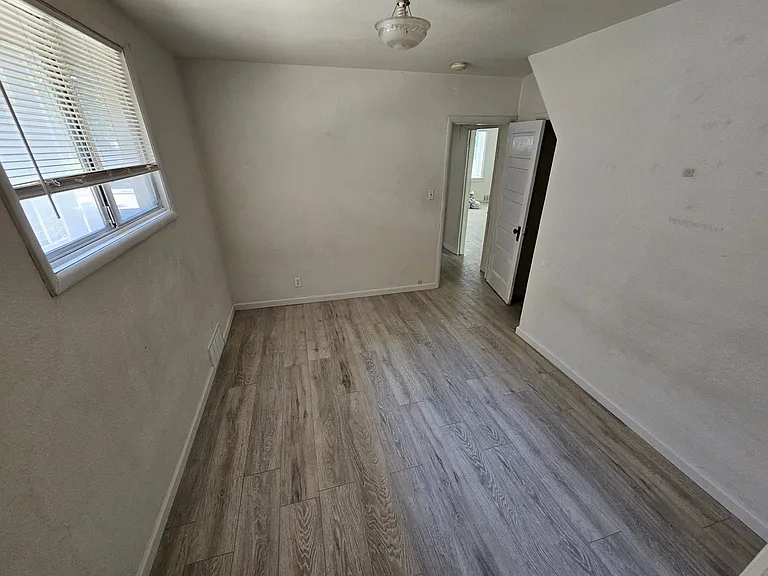 716 W A St — Photo 5
