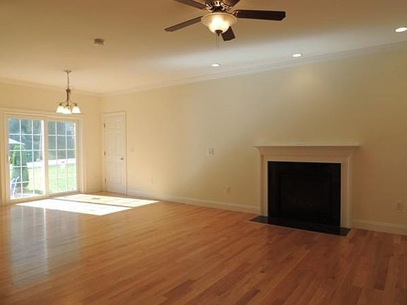 3rd image of 427 Washington St #1