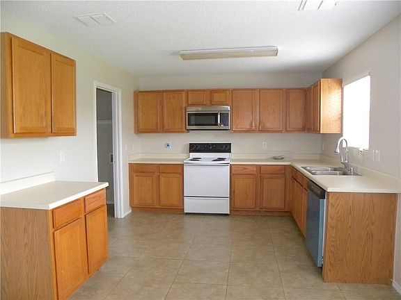2nd image of 2317 Maple Dr