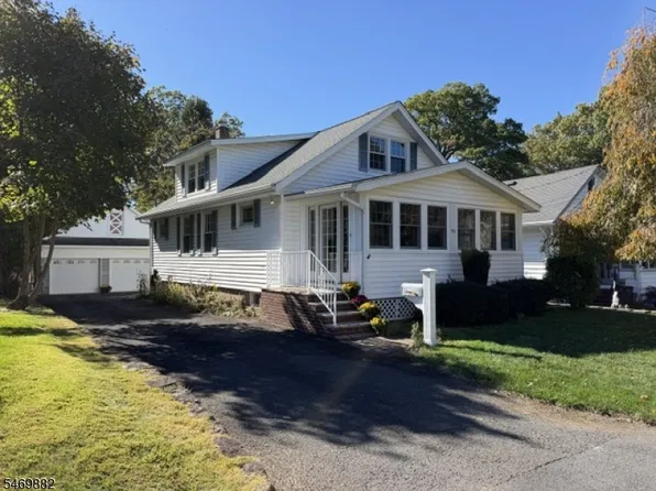 92 Chamberlain Pl, Midland Park Boro, NJ 07432
