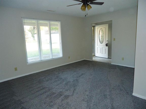3rd image of 1101 S Stratford Ct