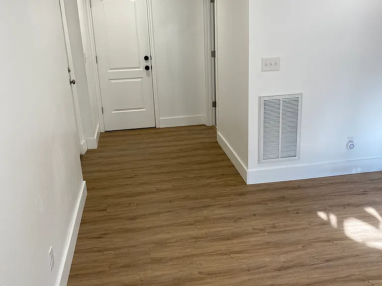 1718 Longview Rd — Photo 3