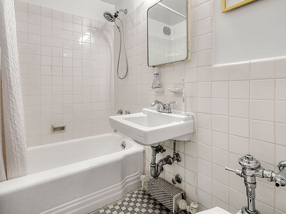 5th image of 140 E 56th St APT 3E