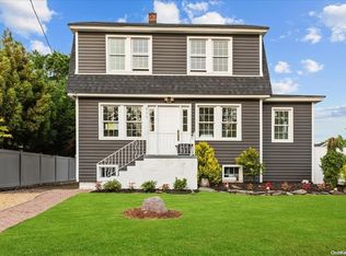 179 Roosevelt Ave, Freeport, NY 11520