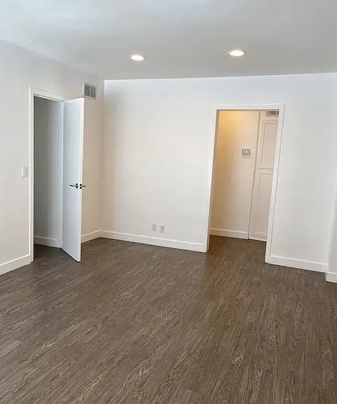 South Redondo Apartments — Photo 6