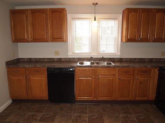 3rd image of 94 Touro St
