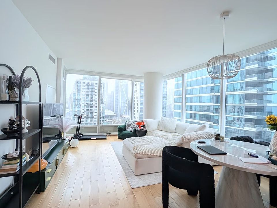 1st image of 425 1st St Unit 1807