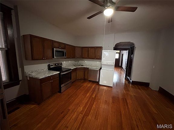 3rd image of 1850 Russell Blvd