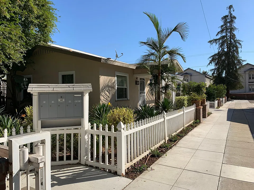78 S Grand Oaks Ave