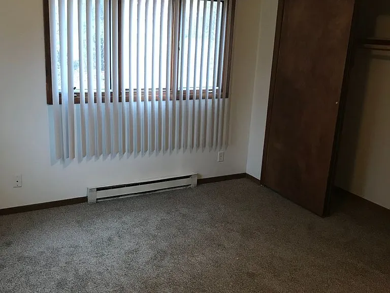 Immaculate Updated 2 Bedroom 1 bath — Photo 25