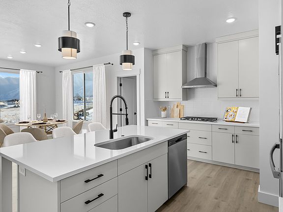 Finished home photos are representational images only. Chat with sales agent for details.