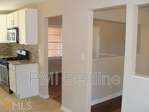 3rd image of 2881 Monterey Dr