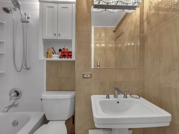 320 East 42nd Street image 9 of 15