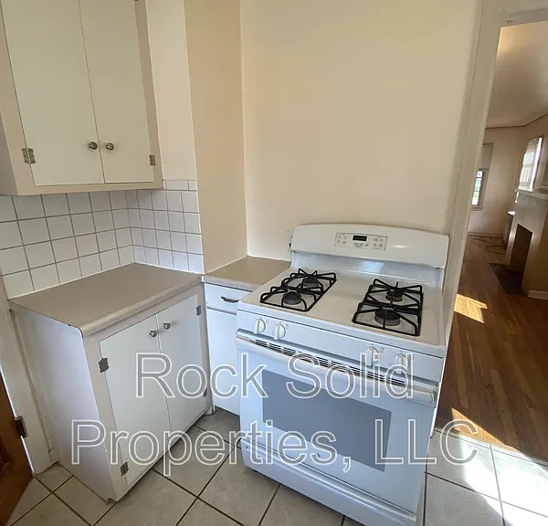 607 E 22nd St — Photo 7