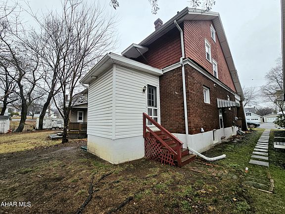 3rd image of 204 Coleridge Ave