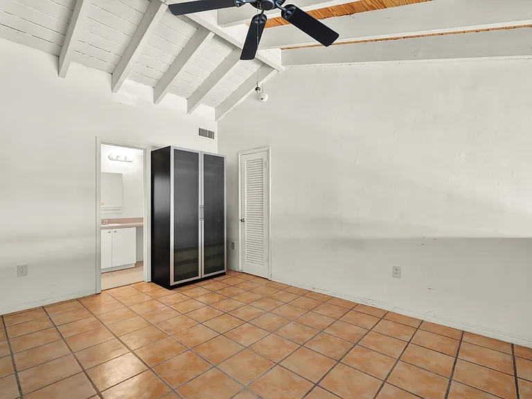 134 Salamanca Aveapt 9 #B — Photo 3
