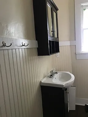 424 E 6th St — Photo 13
