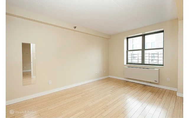 Rented by Douglas Elliman | media 14