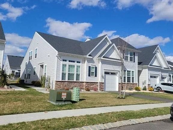 3rd image of 14 Gulfstream Rd