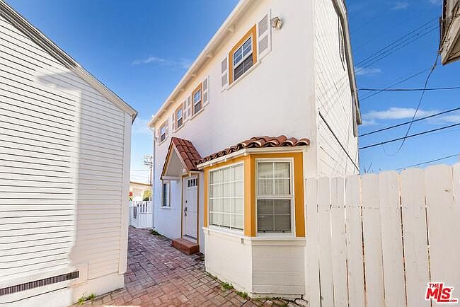 1st image of 354 1/2 S Benton Way