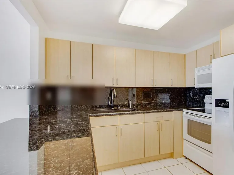 2301 Collins Ave #817 — Photo 5