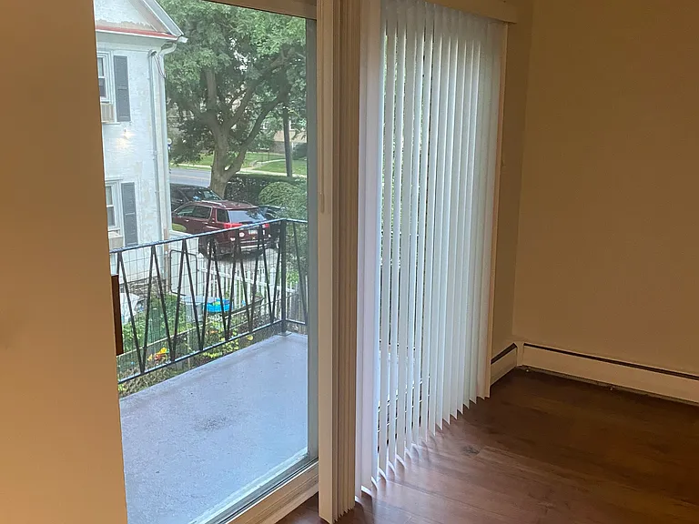 Pembroke Apartments — Photo 12