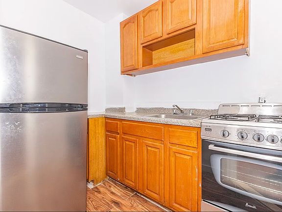 3rd image of 271 Clarkson Ave #422