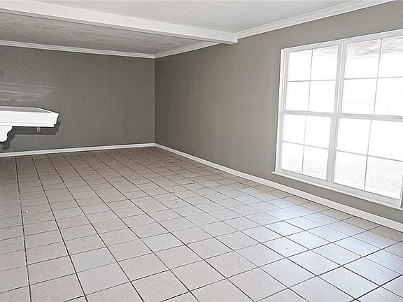 3rd image of 716 Emberwood Dr