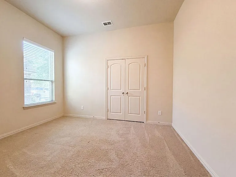 3005 S College Ave — Photo 8