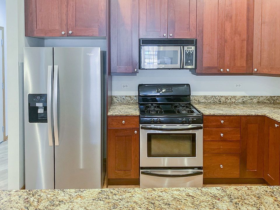 1st image of 3338 N Sheffield Ave #3F