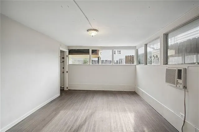 2205 Jefferson Ave — Photo 8