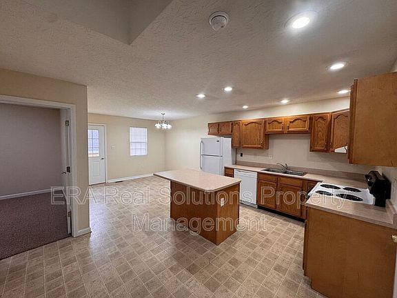 5th image of 1044 N West St