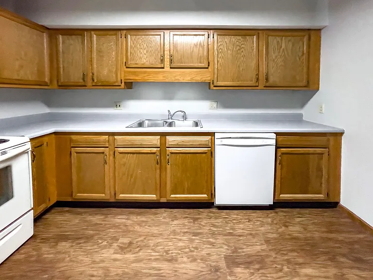 Riverwood Apartments — Photo 12