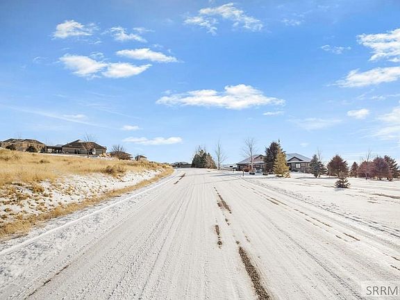 3rd image of S High Creek Ln