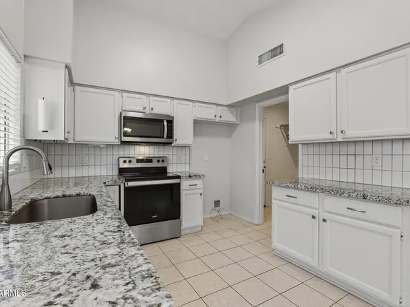 907 N FALCON Drive, Gilbert, AZ 85234