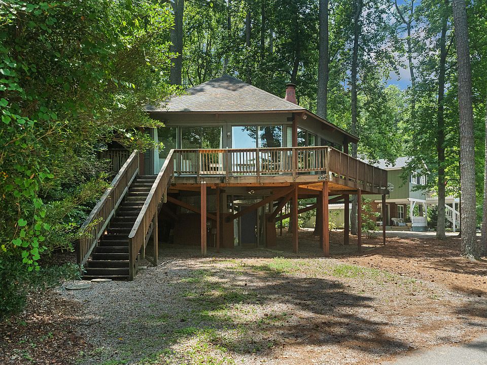 1st image of 829 Eagles Nest Dr
