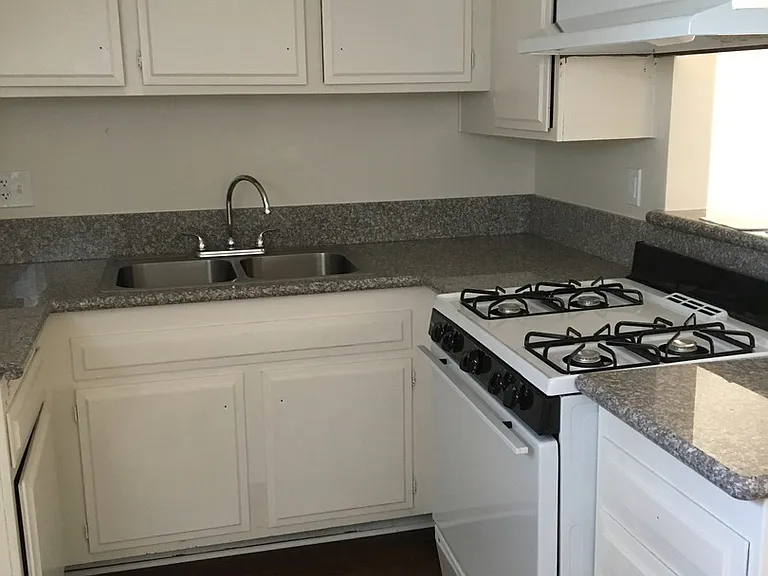 Coach House Apartments — Photo 3