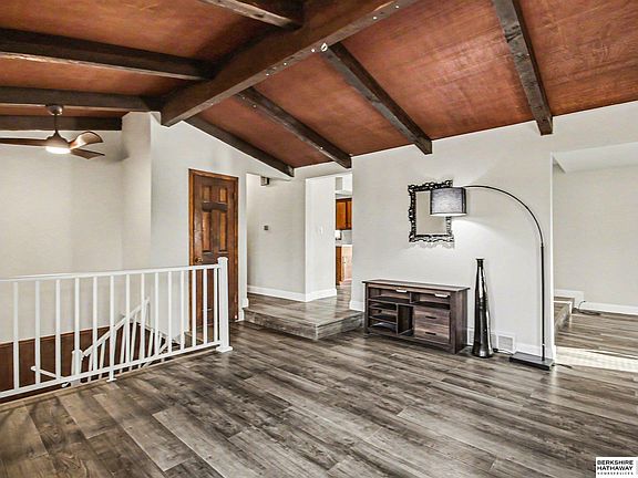 5th image of 20751 Emmet St