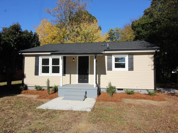 318 W Harnett St, Benson, NC 27504