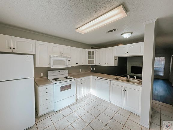 3rd image of 6131-613 Summerhill Pl
