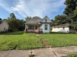 319 E Leonard St, Staunton, IL 62088