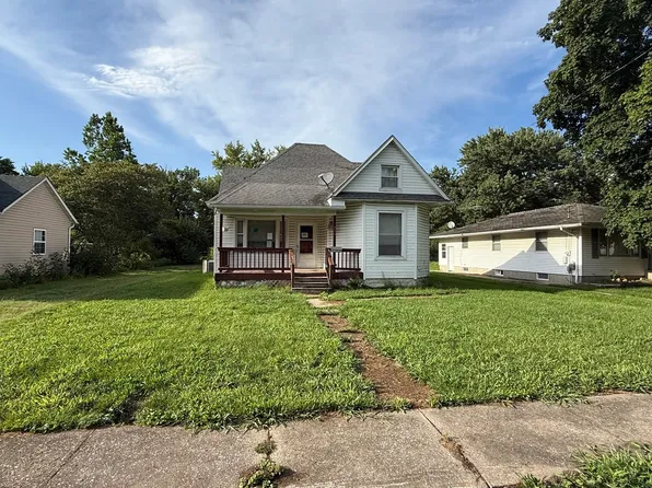 319 E Leonard St, Staunton, IL 62088