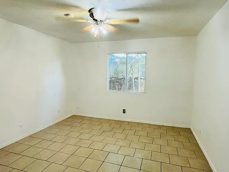 8200 Copper Ave NE #A — Photo 17