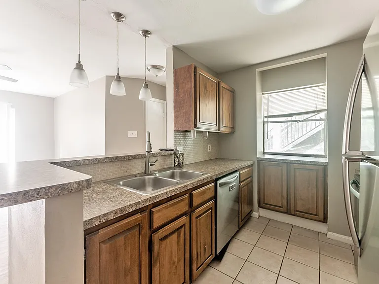 2404 Sycamore Ave #B2 — Photo 3