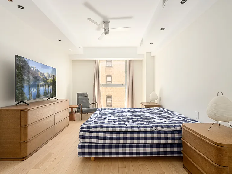 136 W 17th St #5 — Photo 7